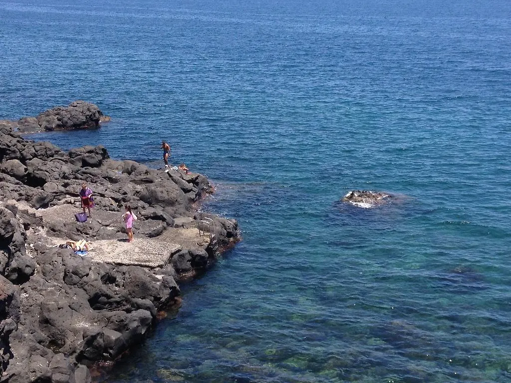 Bed and Breakfast Il Giardino Dei Limoni Aci Castello 3*,